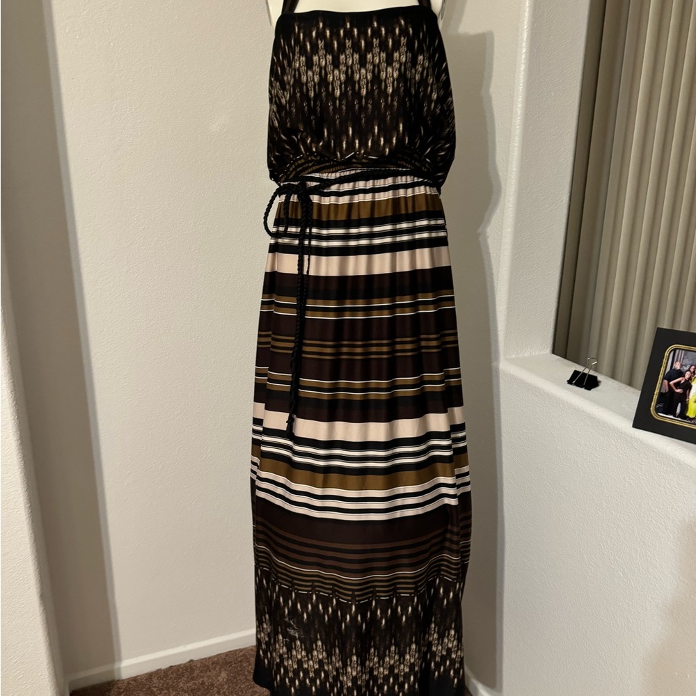 Super cute summer maxi dress. Looks great on. Size 2X.  Great for shopping, etc.